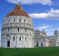 Il battistero di Pisa e la piazza dei miracoli